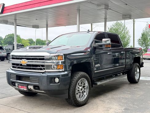 Used 2018 Chevrolet Silverado 2500 High Country w/ Duramax Plus Package AWD/4WD image 6