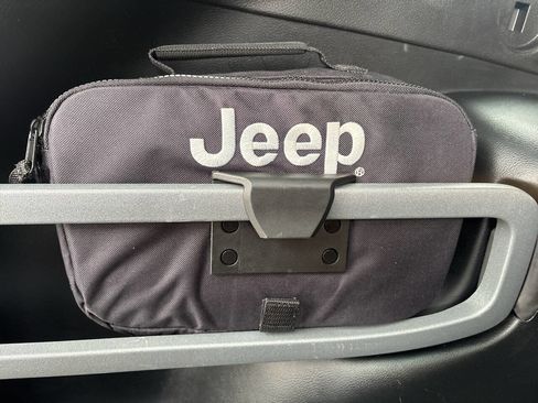 Used 2018 Jeep Cherokee Trailhawk w/ Comfort/Convenience Group image 35