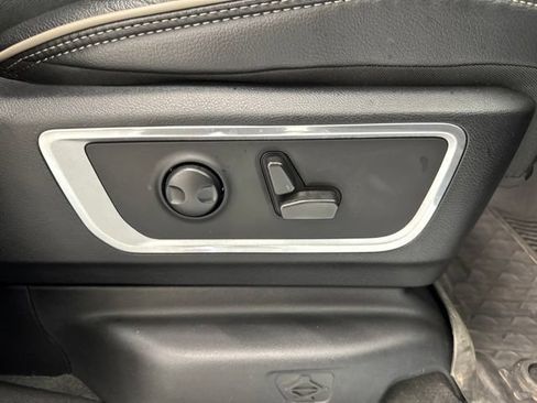 Used 2022 RAM 1500 Laramie AWD/4WD image 28