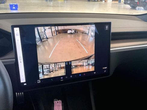 Used 2024 Tesla Model S image 25