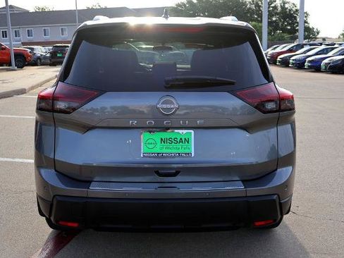Certified 2026 Nissan Rogue SV w/ SV Premium Package FWD image 7