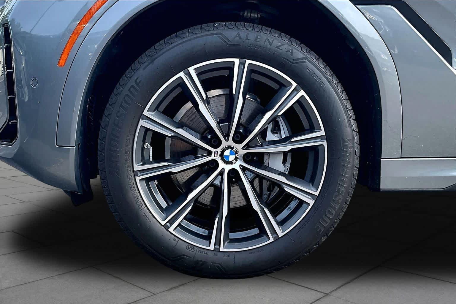 Used 2026 BMW X6 xDrive40i AWD/4WD image 11