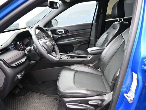 Used 2025 Jeep Compass Trailhawk AWD/4WD image 14
