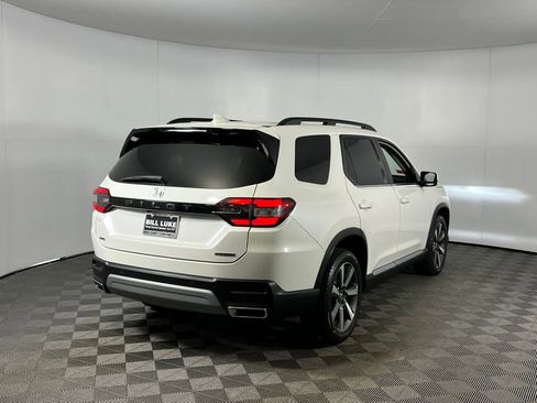 Used 2024 Honda Pilot Touring image 7