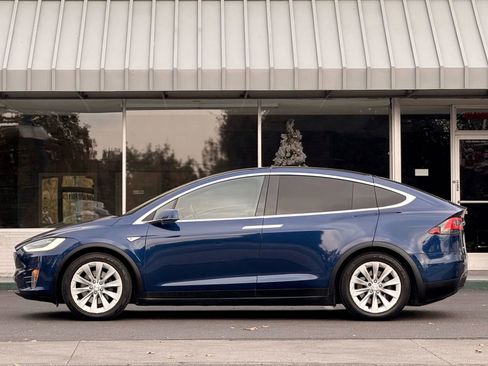 Used 2016 Tesla Model X 75D image 6