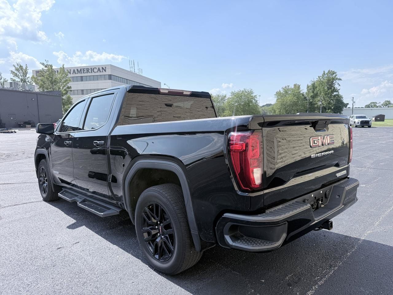 Used 2020 GMC Sierra 1500 Elevation w/ Elevation Convenience Package RWD image 3