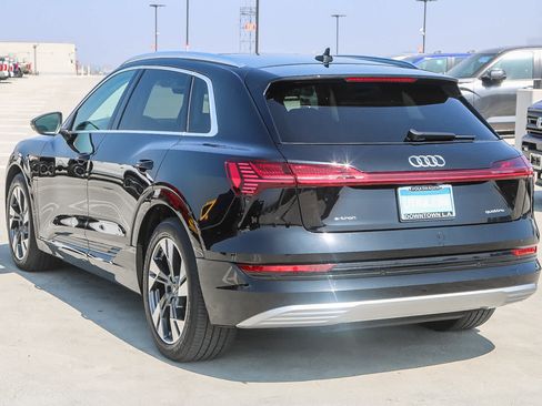 Used 2022 Audi e-tron Premium image 8