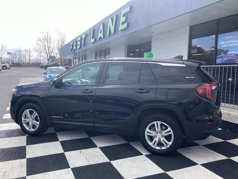 Used 2024 GMC Terrain SLE image 6