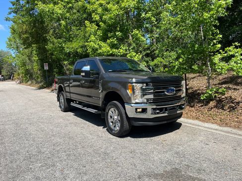 Used 2017 Ford F250 Lariat w/ Chrome Package image 2