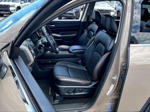 Certified 2025 Nissan Pathfinder Platinum w/ Cargo Package FWD image 18