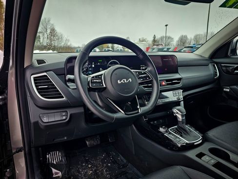 Used 2024 Kia Seltos SX w/ SX Sunroof Package image 13