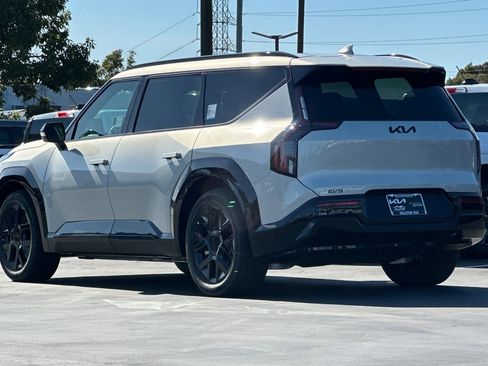 New 2026 Kia EV9 Land image 6