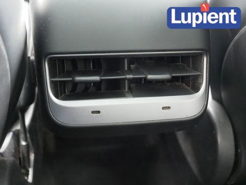 Used 2020 Tesla Model Y Long Range image 18
