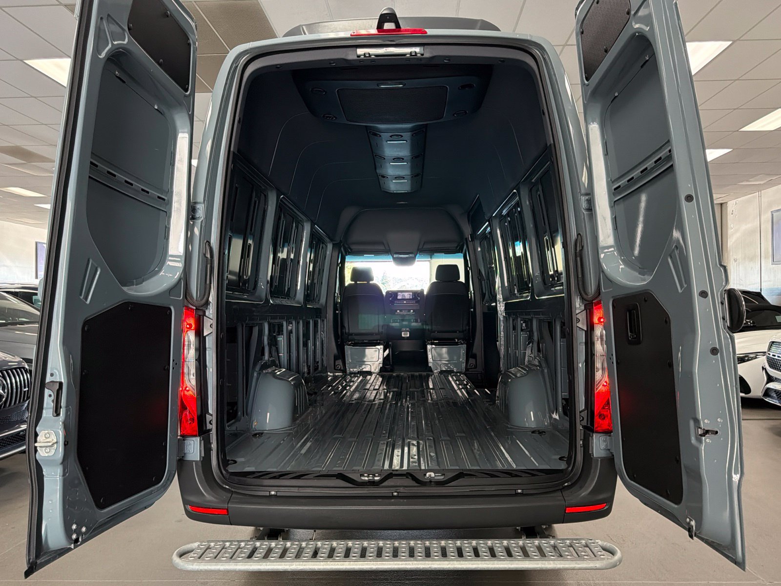 Used 2024 Mercedes-Benz Sprinter 2500 image 15
