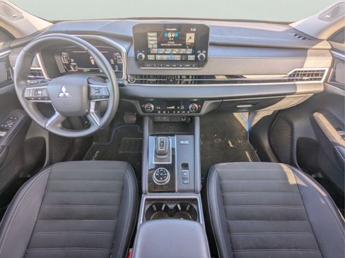 Used 2025 Mitsubishi Outlander SE AWD/4WD image 14