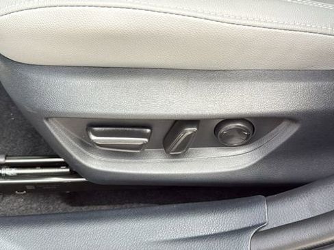 Used 2025 Toyota Camry SE image 19