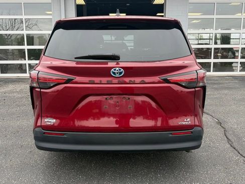 Used 2021 Toyota Sienna LE AWD/4WD image 4