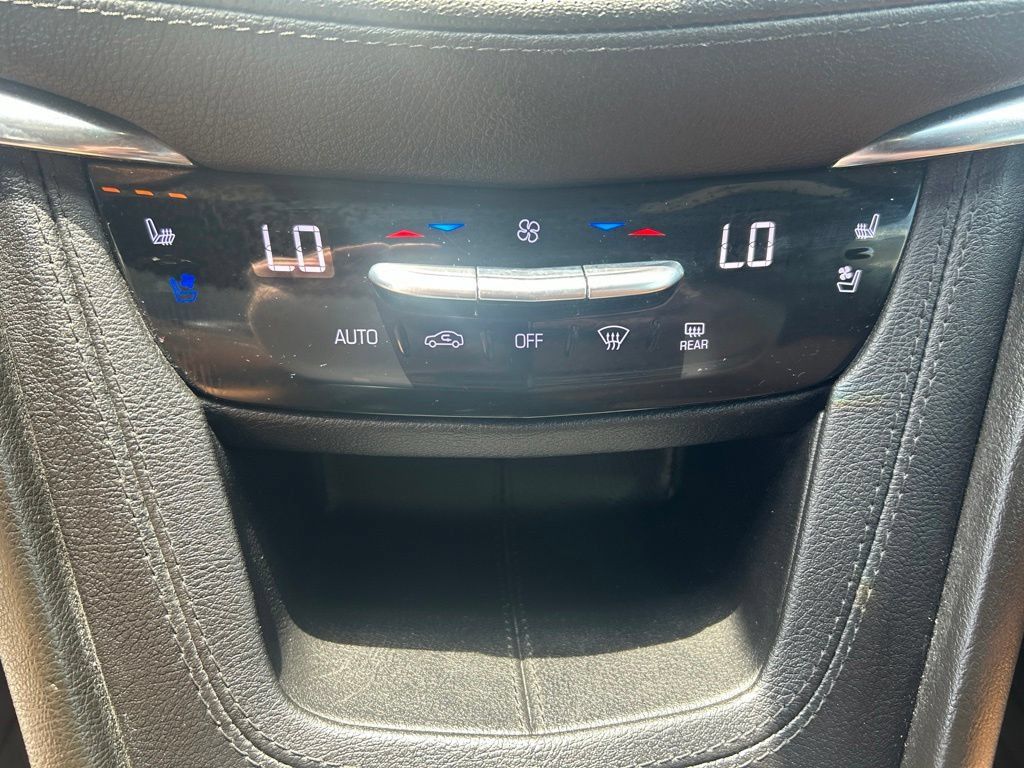 Used 2022 Cadillac XT5 Premium Luxury w/ Technology Package FWD image 31