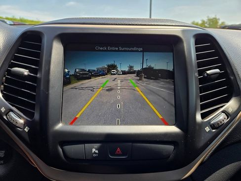 Used 2018 Jeep Cherokee Limited AWD/4WD image 23