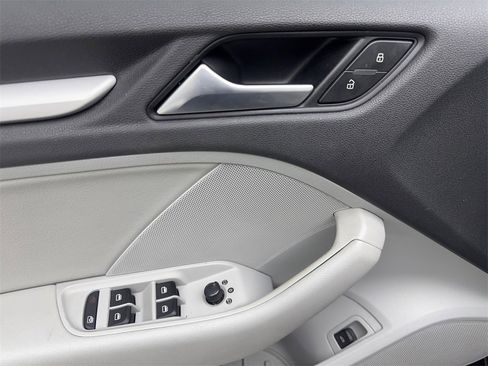 Used 2015 Audi A3 1.8T Premium image 32