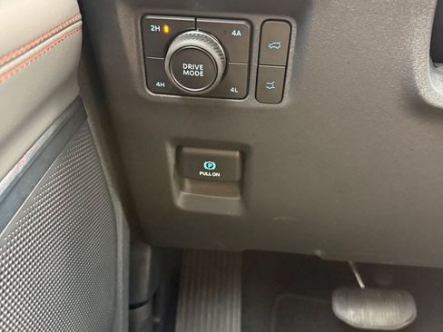 Used 2025 Ford Expedition Active AWD/4WD image 26