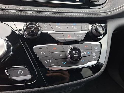 New 2026 Chrysler Pacifica Select image 13