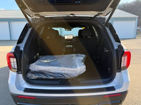 New 2026 Ford Explorer ST-Line w/ ST-Line Street Pack AWD/4WD image 15