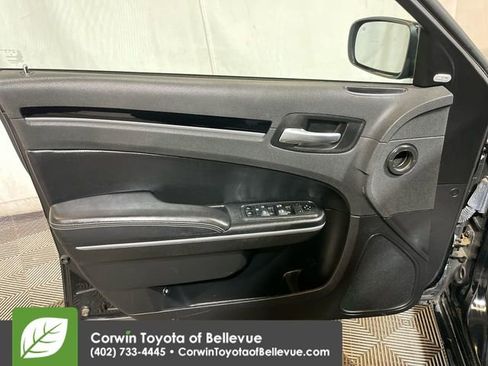 Used 2019 Chrysler 300 S image 25