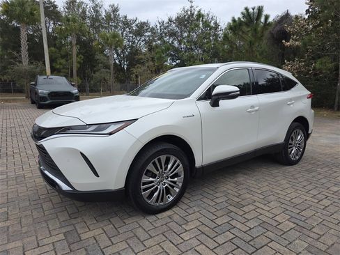 Certified 2021 Toyota Venza XLE w/ Softex Package image 3