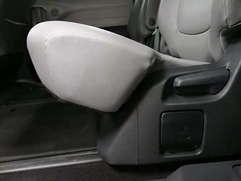 Used 2024 Toyota Sienna XLE FWD image 22