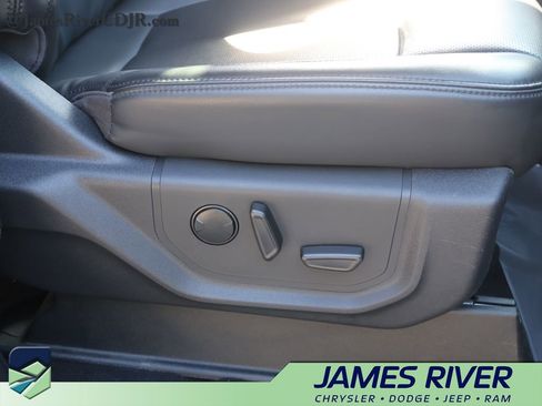 Used 2024 Ford Expedition Max XLT image 10