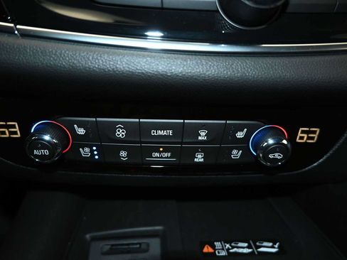 Used 2024 Buick Enclave Avenir AWD/4WD image 18