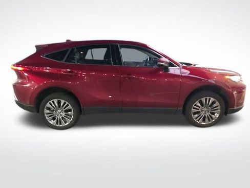 Used 2024 Toyota Venza Limited image 2