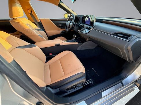 Used 2025 Lexus ES 350 w/ Premium Package FWD image 15