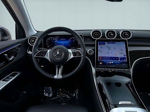 Used 2025 Mercedes-Benz GLC 350e 4MATIC w/ Driver Assistance Package image 36