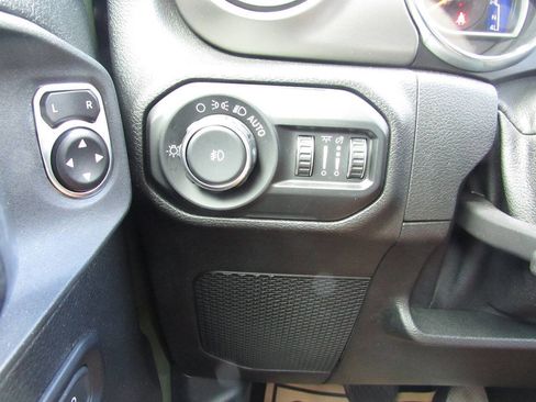 Used 2020 Jeep Wrangler Sport AWD/4WD image 31