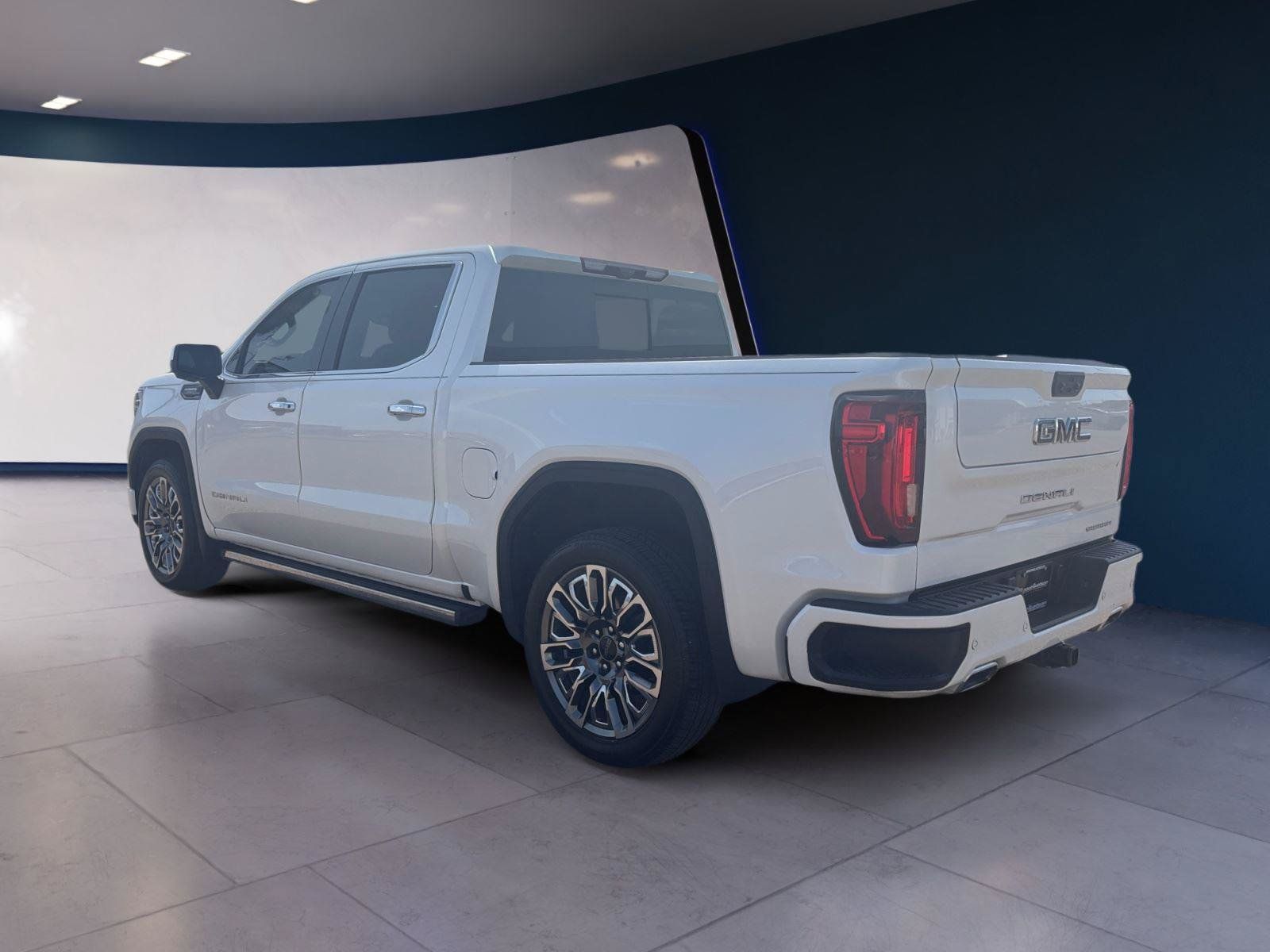 Used 2023 GMC Sierra 1500 Denali Ultimate AWD/4WD image 3