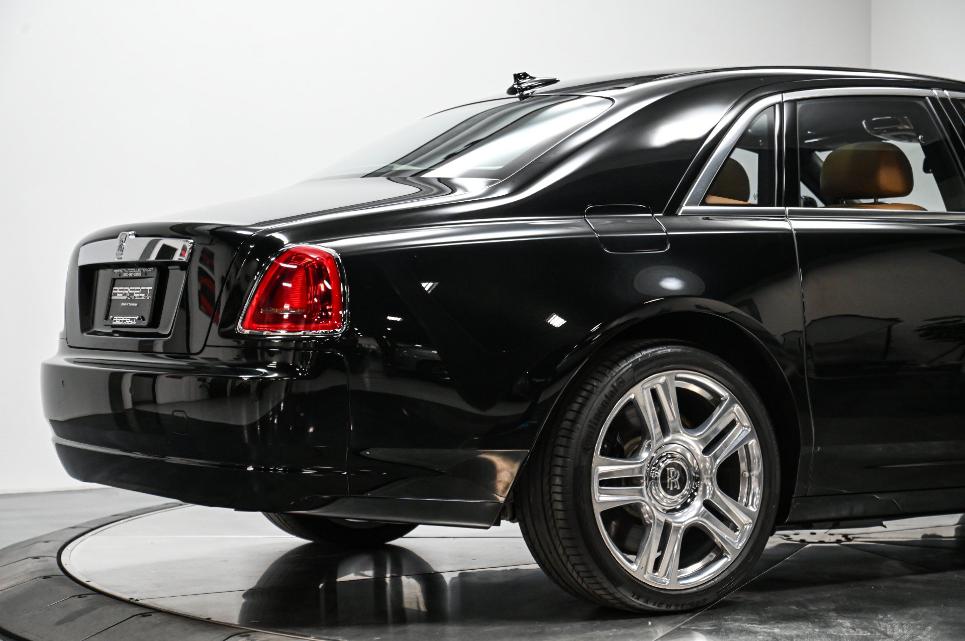 Used 2015 Rolls-Royce Ghost RWD image 16