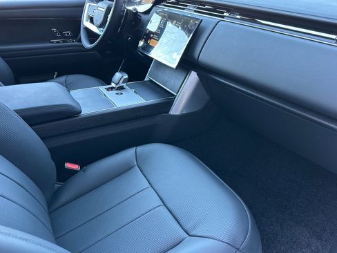 New 2025 Land Rover Range Rover SV image 17
