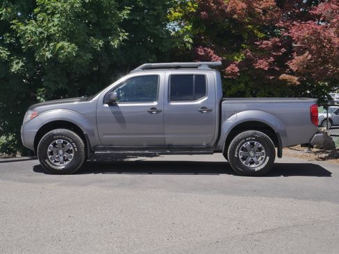Used 2020 Nissan Frontier PRO-4X w/ Pro-4x Utility Package AWD/4WD image 13
