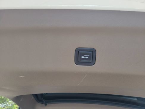 Used 2023 GMC Yukon Denali RWD image 36
