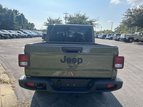 New 2025 Jeep Gladiator Sport image 6