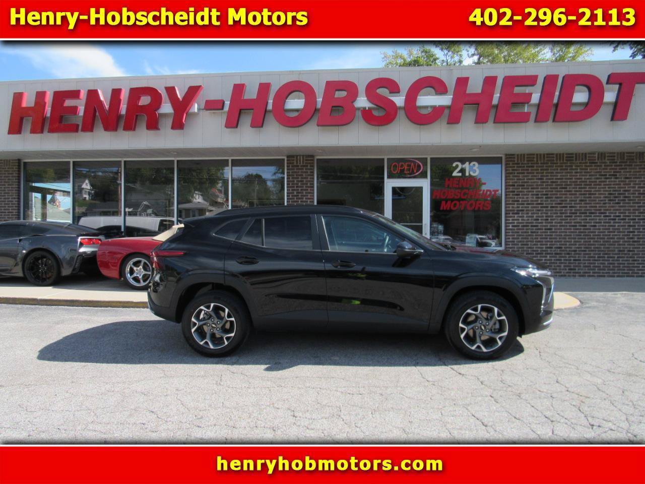 Used 2025 Chevrolet Trax LT FWD image 1