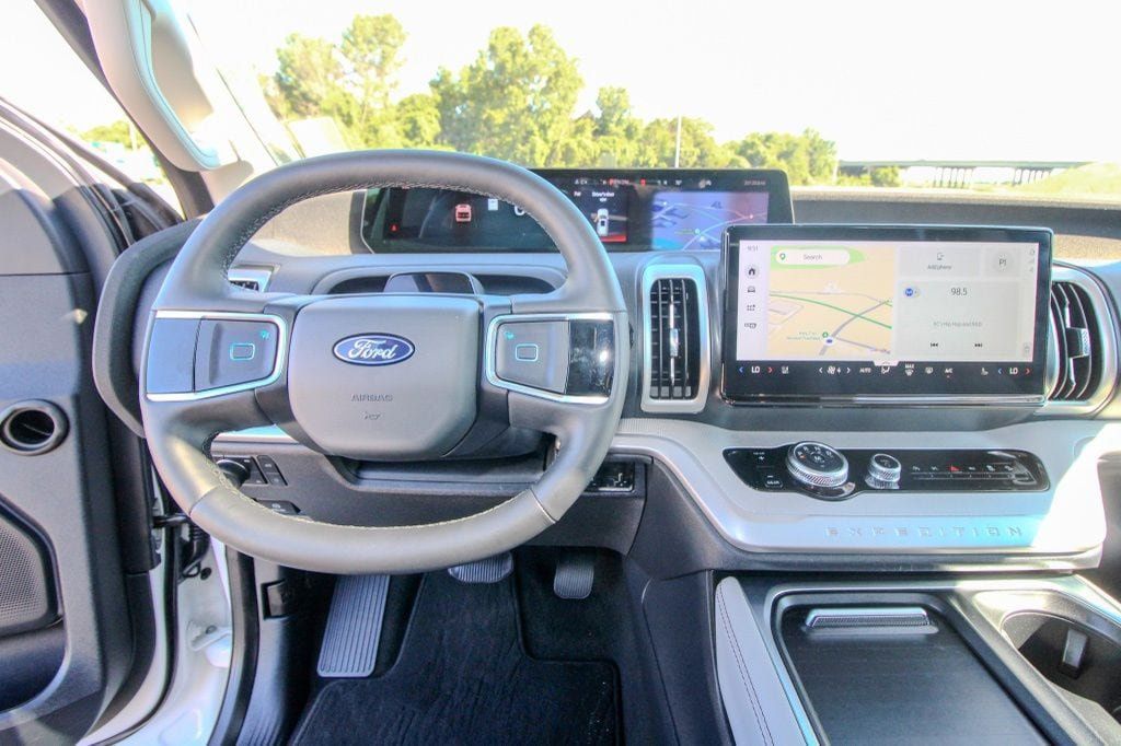Used 2025 Ford Expedition Active AWD/4WD image 32