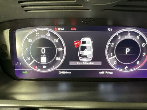 Used 2020 Land Rover Discovery HSE image 21