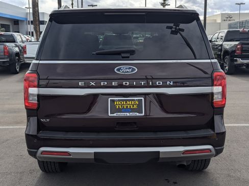 Used 2023 Ford Expedition XLT image 3