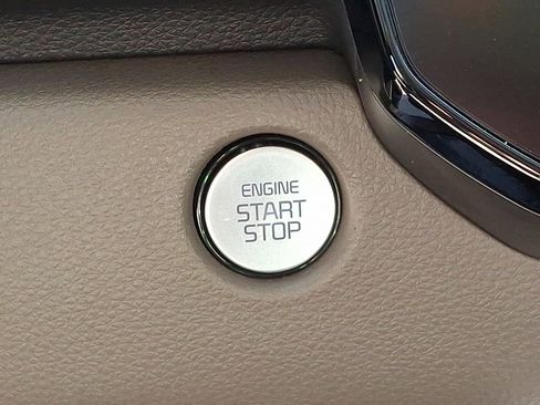 Used 2025 Kia Carnival SX image 24