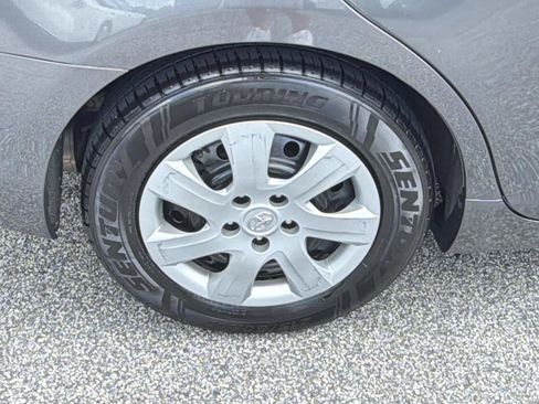 Used 2010 Toyota Camry LE FWD image 17
