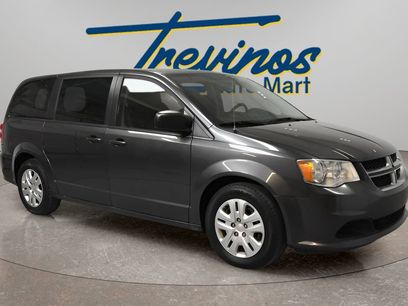 Used 2018 Dodge Grand Caravan SE w/ UConnect Hands-Free Group