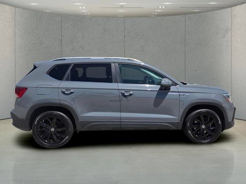 Used 2022 Volkswagen Taos SEL w/ Panoramic Sunroof Package FWD image 6